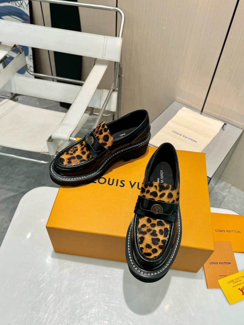 l0vis Vvtt0n loafers